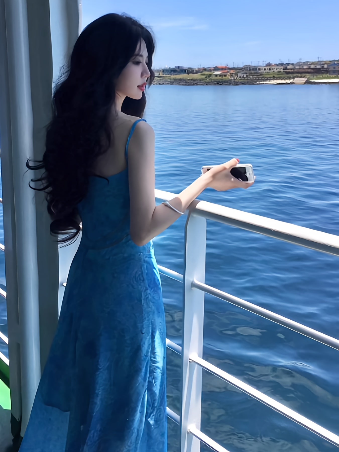 Women's Summer Gorgeous Blue Floral Halter Dress, Elegant Waist-Cinched Slim-Fit Beach Vacation Style