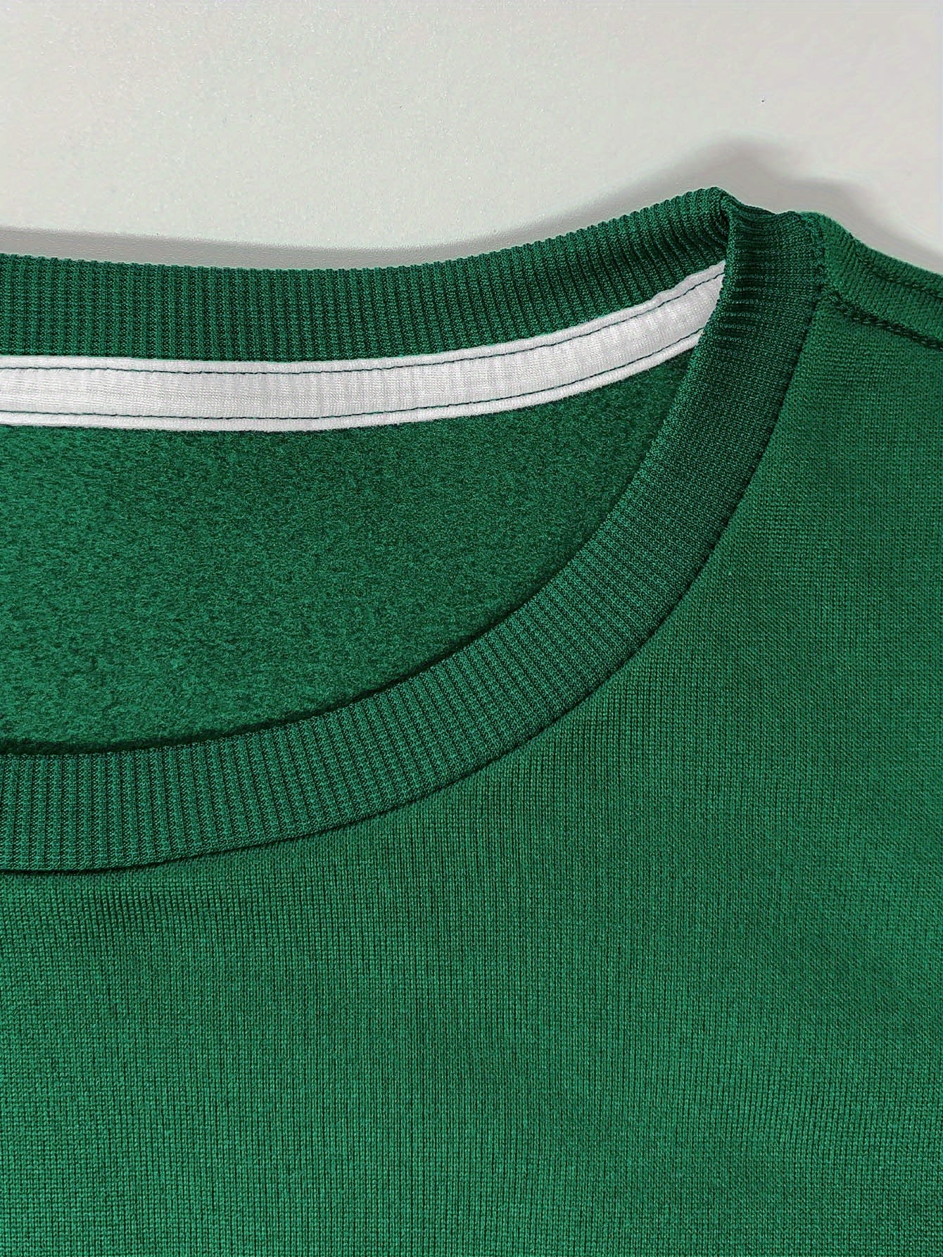 teediy Women'S Gymnastics Mom Heart Arrow Graphic Sweatshirt - Green with Pink Lettering, Long Sleeve Round Neck Casual Pullover, Gymnastics-Themed Gift for Moms, Fall Winter Warmth, Cozy Apparel for Gymnastics Events & Casua