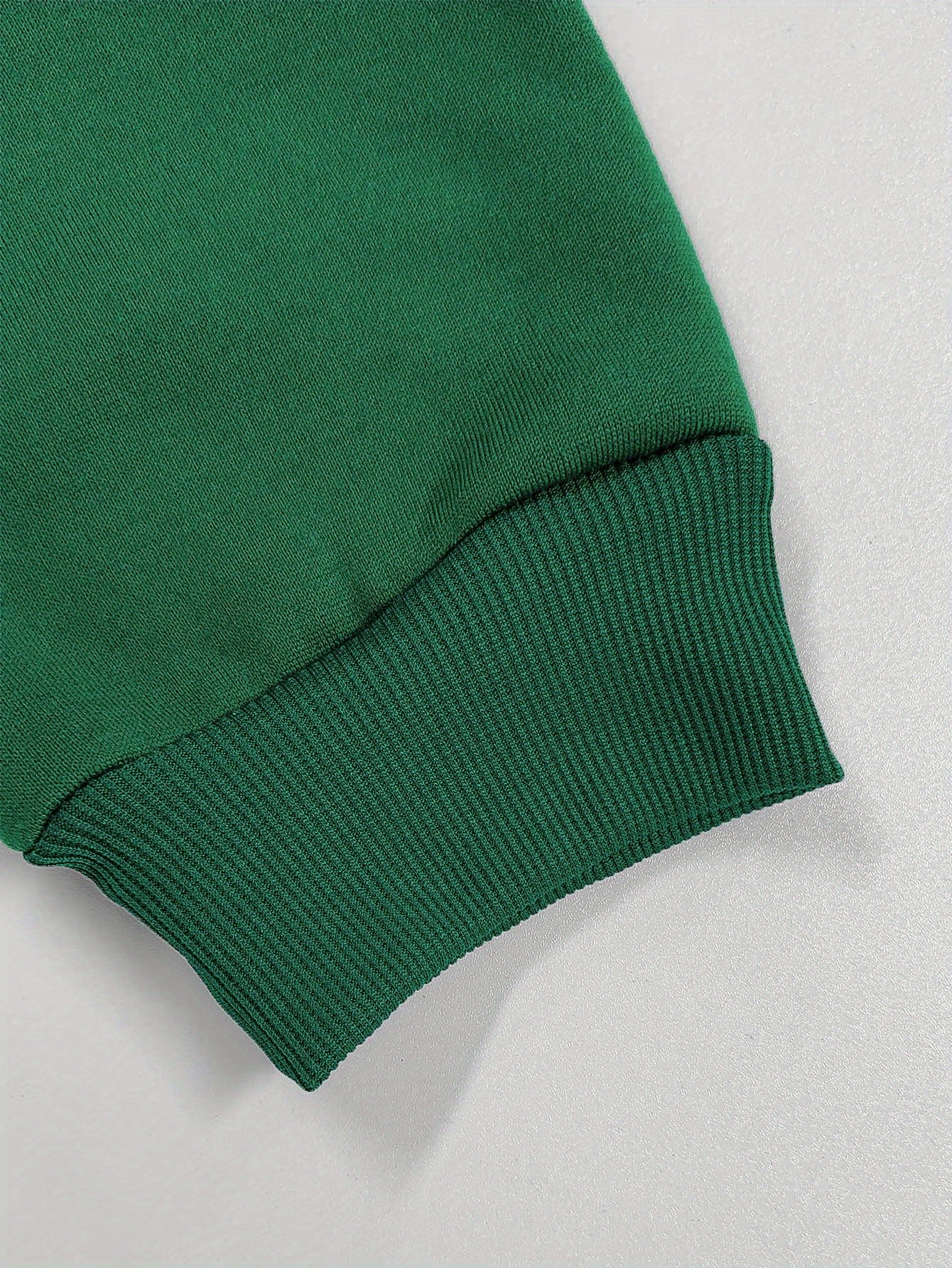 teediy Women'S Gymnastics Mom Heart Arrow Graphic Sweatshirt - Green with Pink Lettering, Long Sleeve Round Neck Casual Pullover, Gymnastics-Themed Gift for Moms, Fall Winter Warmth, Cozy Apparel for Gymnastics Events & Casua