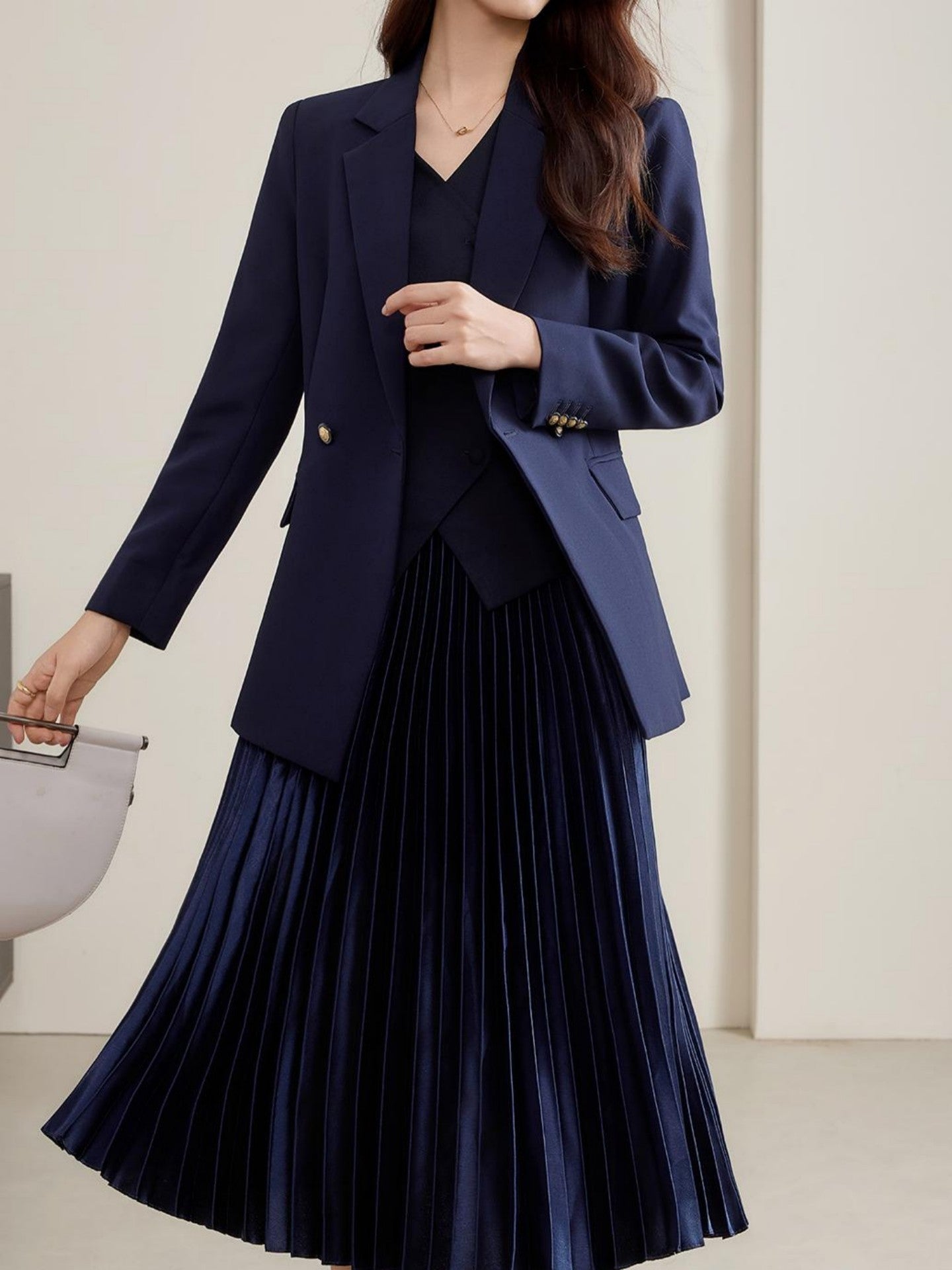 Light Purple Blazer Set with a Waist-Cinching Design, Featuring a Long-Sleeve Short Jacket And a Mermaid Midi Skirt, Perfect for Office Commutes in Autumn And Winter.