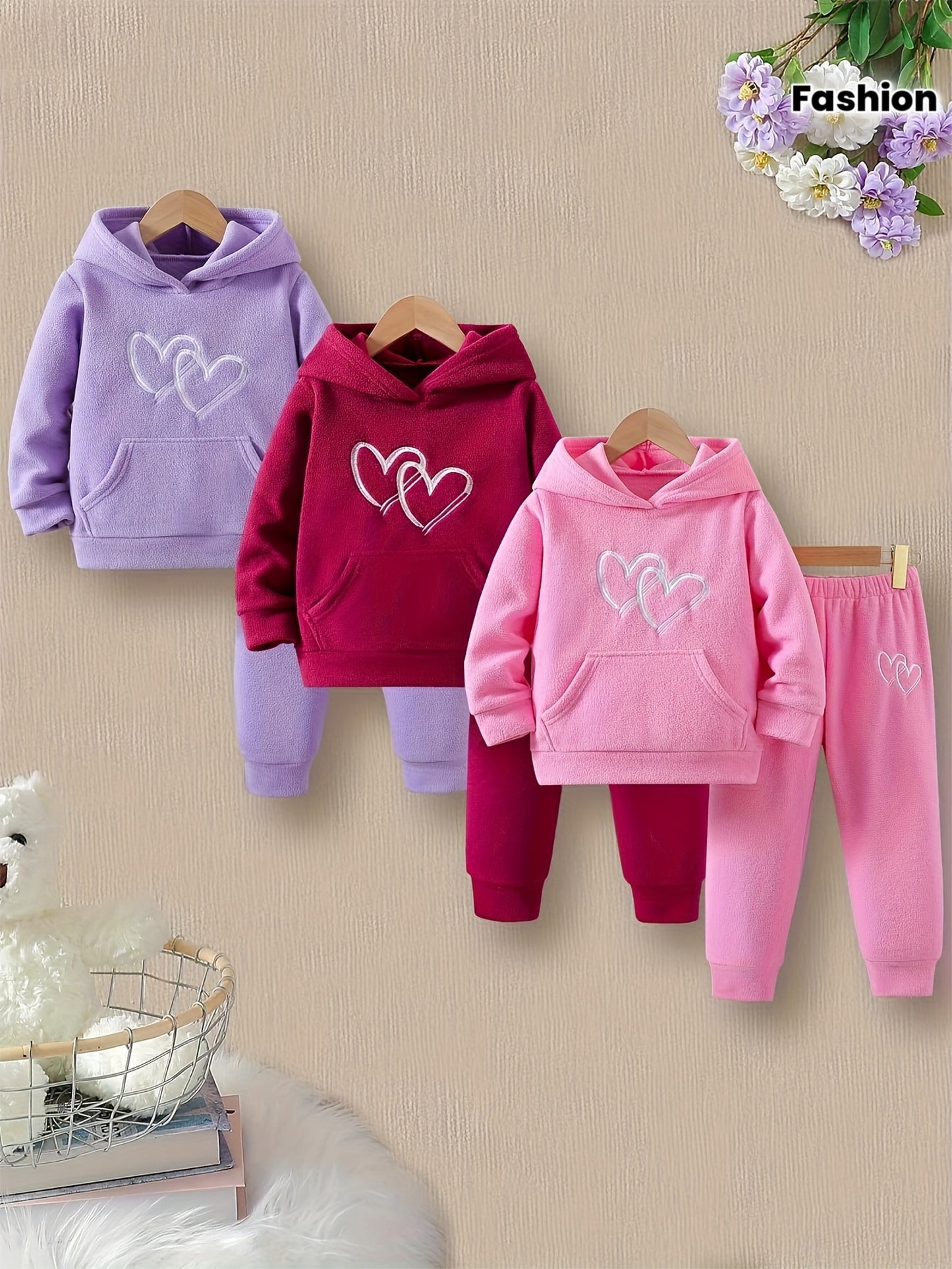 Girls' Autumn And Winter New Style Multi-set Love Pattern Simple Fashion Trend Hoodie Long Sleeve Long Pants Three Sets Suitable for Outdoor Scenes to Wear, Perfect for Outdoor