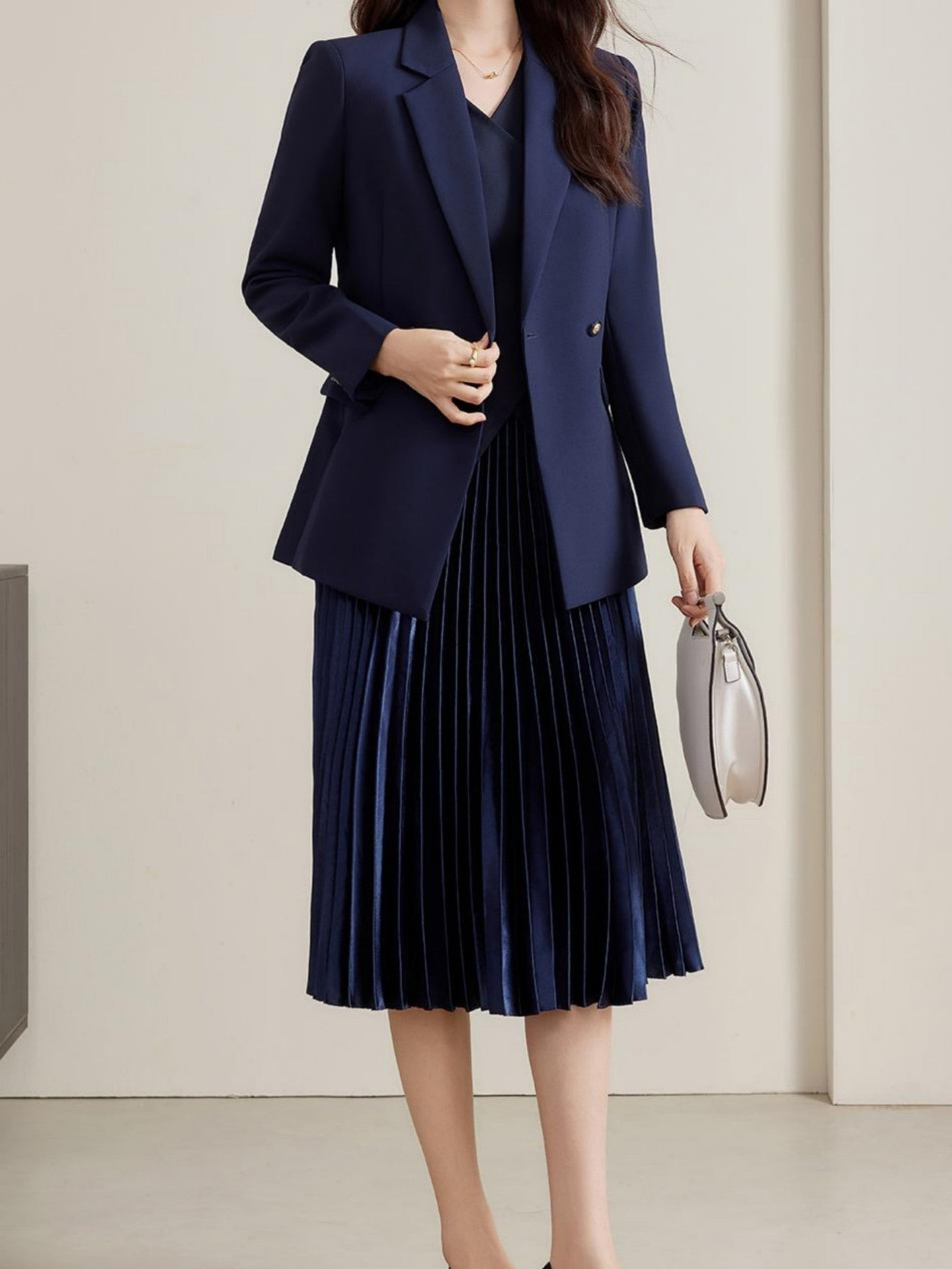 Light Purple Blazer Set with a Waist-Cinching Design, Featuring a Long-Sleeve Short Jacket And a Mermaid Midi Skirt, Perfect for Office Commutes in Autumn And Winter.