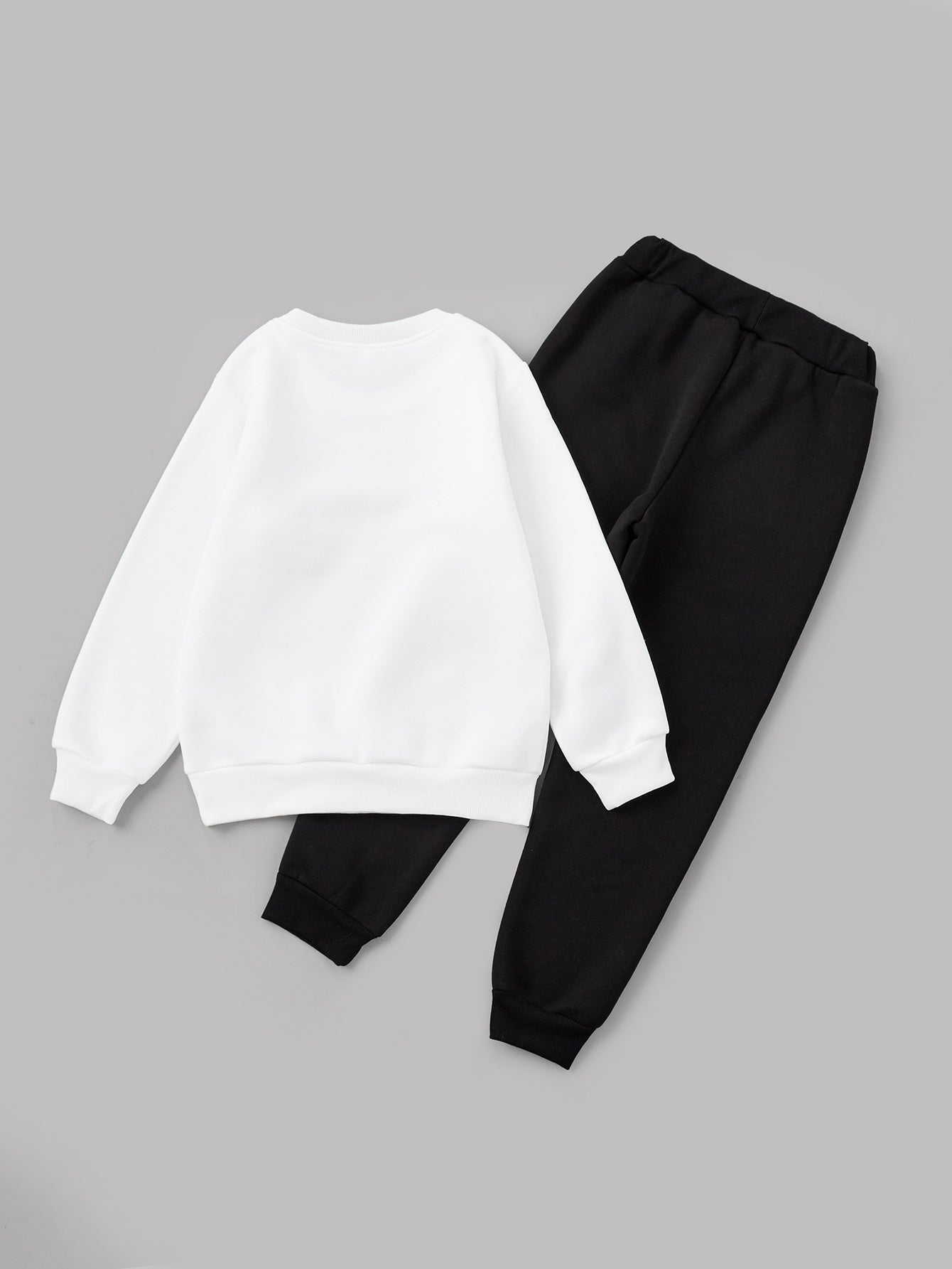 Girls' Cozy Gymnastics Watercolor Print Sweatshirt Set - Black with Vibrant Heart Design, Perfect for Outdoor Activities, Casual Wear, Allseason Comfort, Gymnastics Outfit|Playful Print|Stretchy Fabric