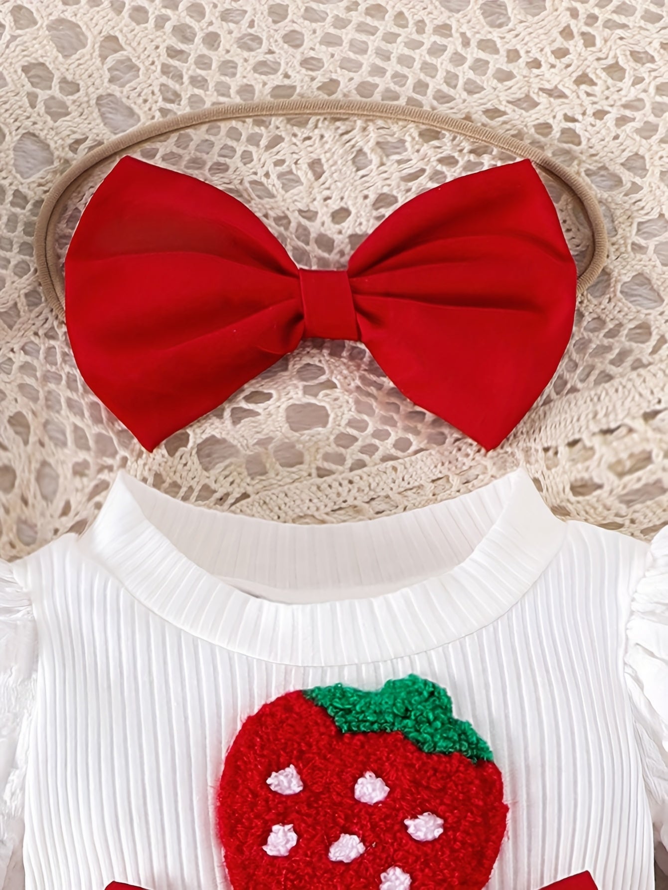 4pcs Baby Girl Adorable Strawberry Embroidered Big Bow Faux Two-Piece Bubble Sleeve Romper Set with Headband And Socks, Perfect for Outdoor