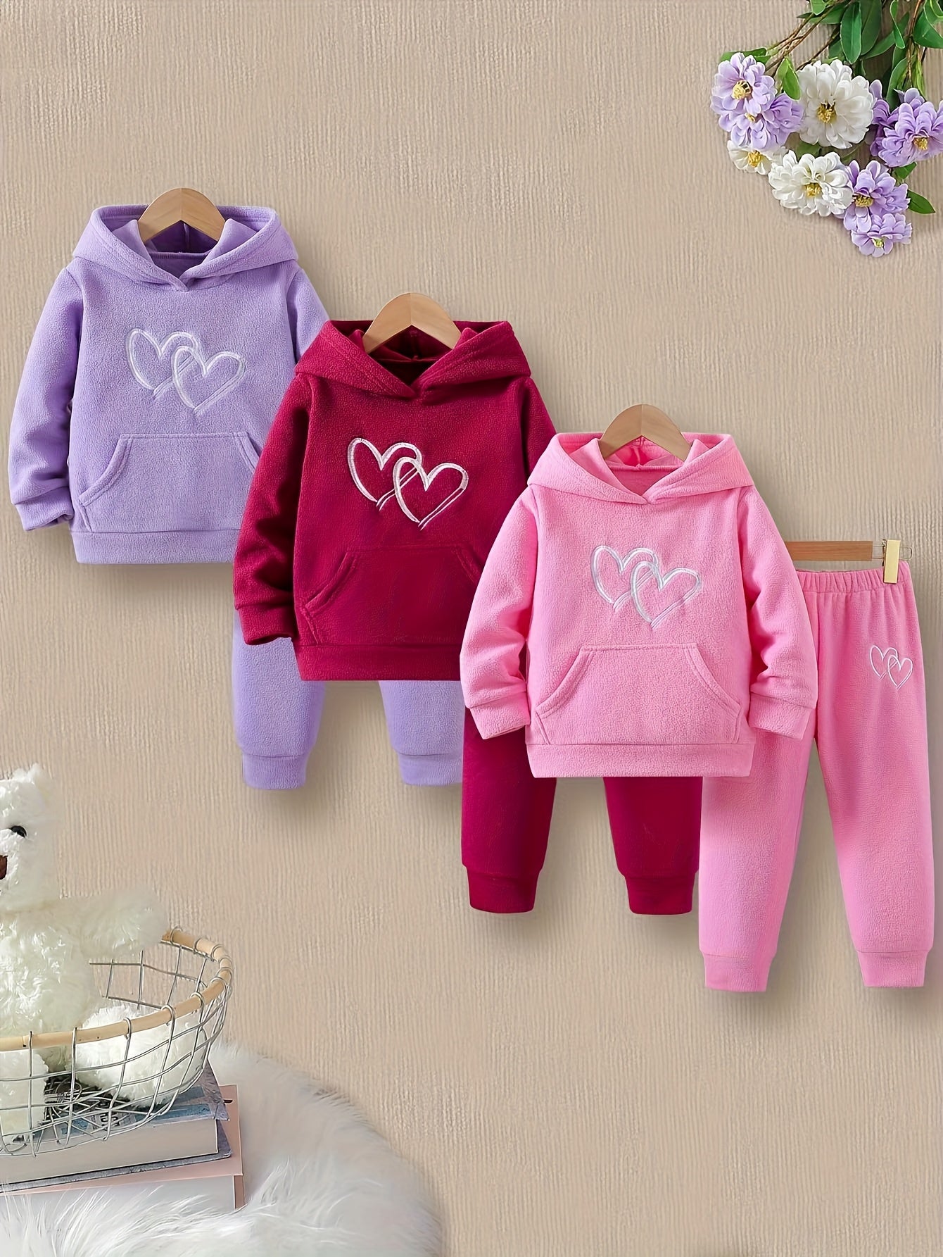 Girls' Autumn And Winter New Style Multi-set Love Pattern Simple Fashion Trend Hoodie Long Sleeve Long Pants Three Sets Suitable for Outdoor Scenes to Wear, Perfect for Outdoor