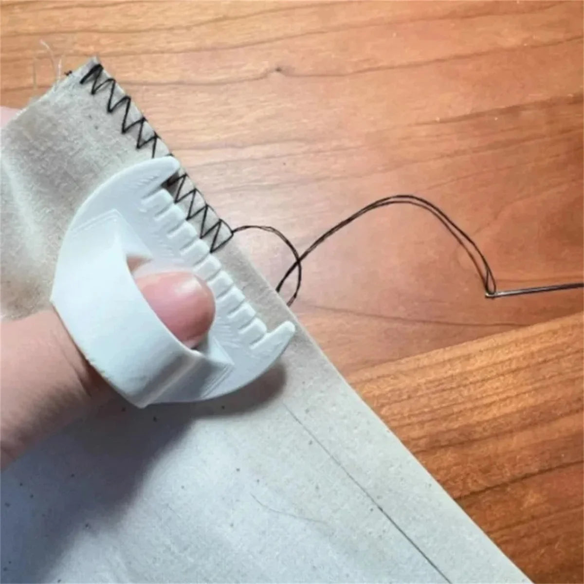 Easy-Grip 3D Printed Sewing Tool for Beginners & Seniors - 4mm Spacing Plastic Hand Sewing Aid, Prevents Skipping Stitches