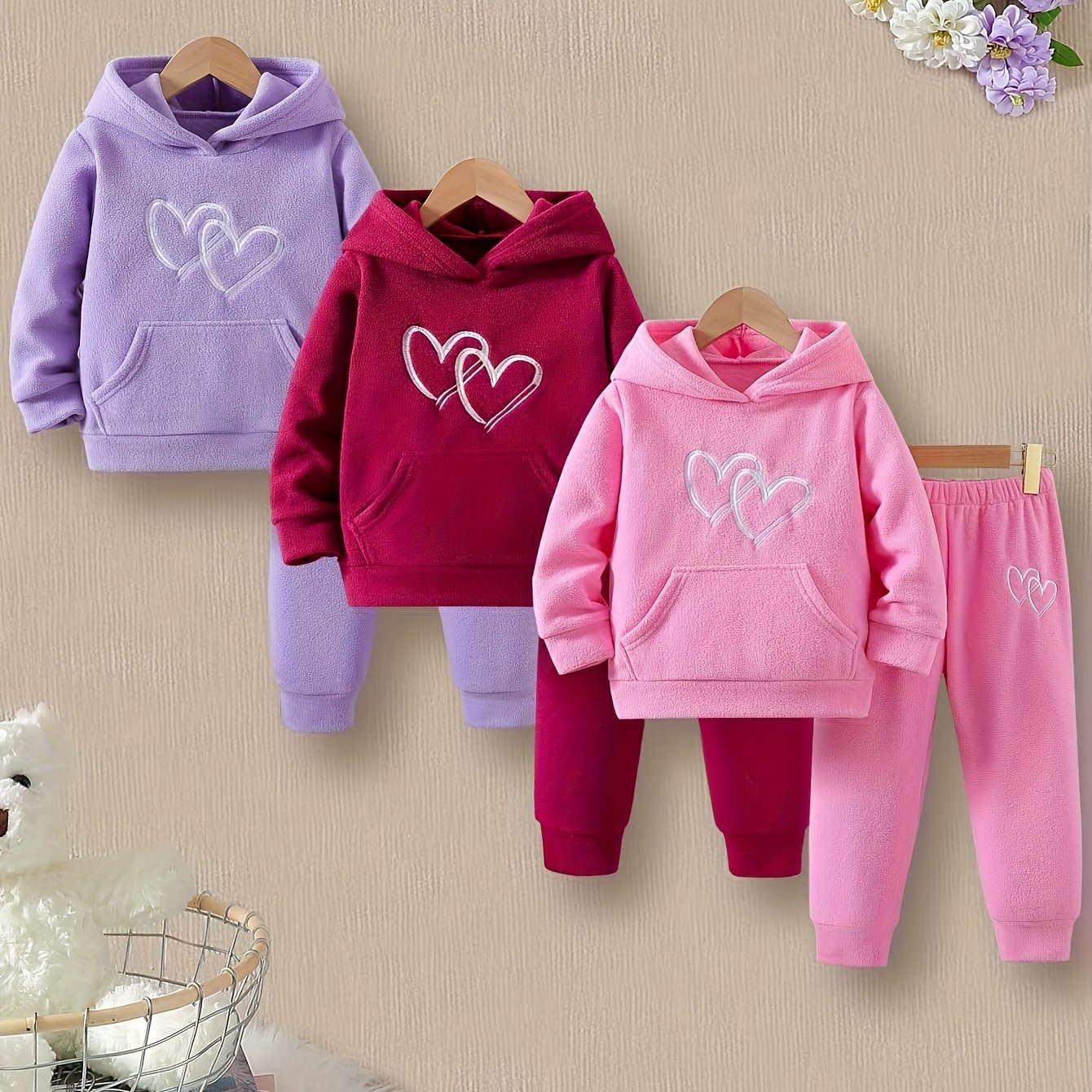 Girls' Autumn And Winter New Style Multi-set Love Pattern Simple Fashion Trend Hoodie Long Sleeve Long Pants Three Sets Suitable for Outdoor Scenes to Wear, Perfect for Outdoor