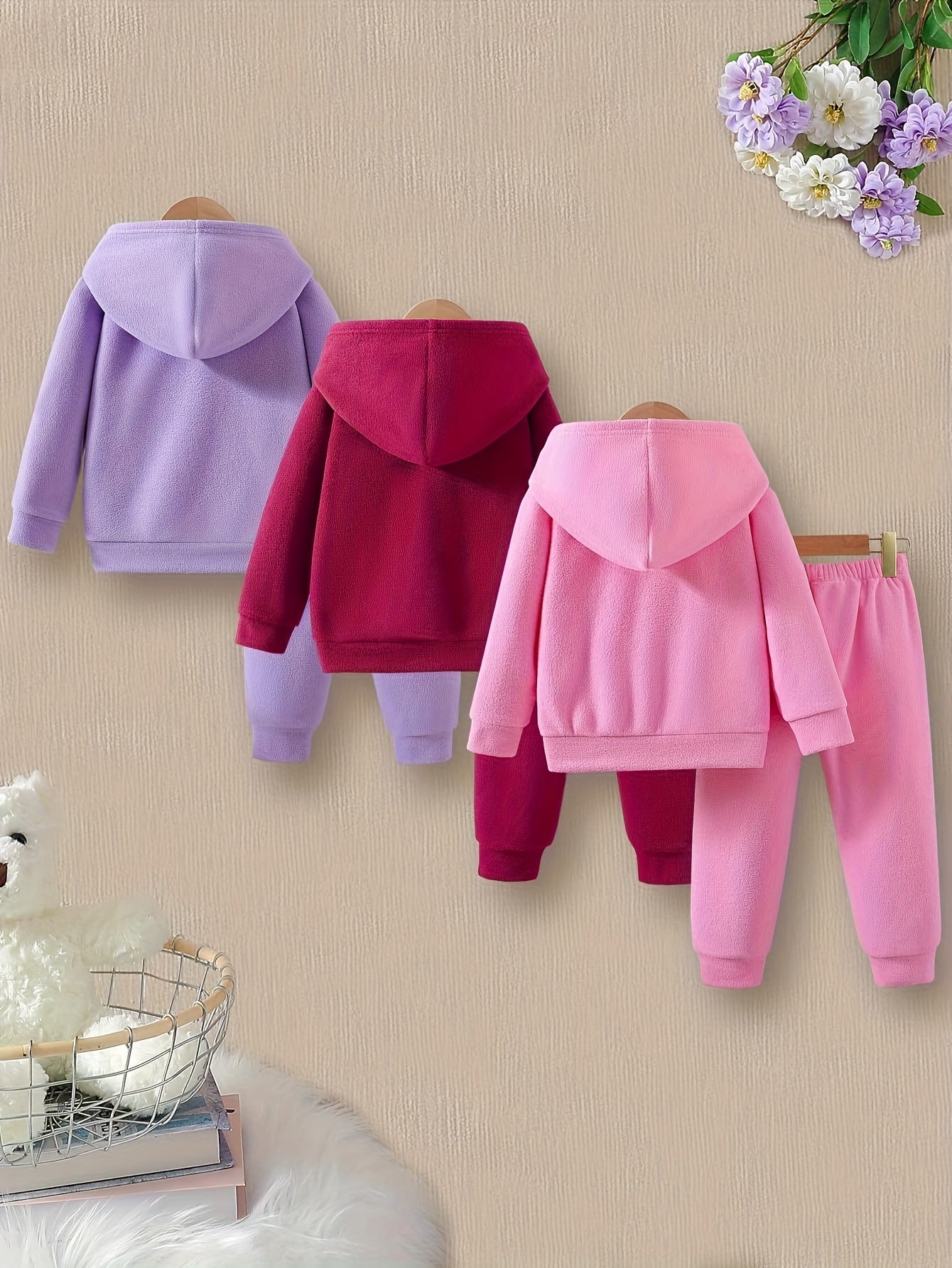 Girls' Autumn And Winter New Style Multi-set Love Pattern Simple Fashion Trend Hoodie Long Sleeve Long Pants Three Sets Suitable for Outdoor Scenes to Wear, Perfect for Outdoor