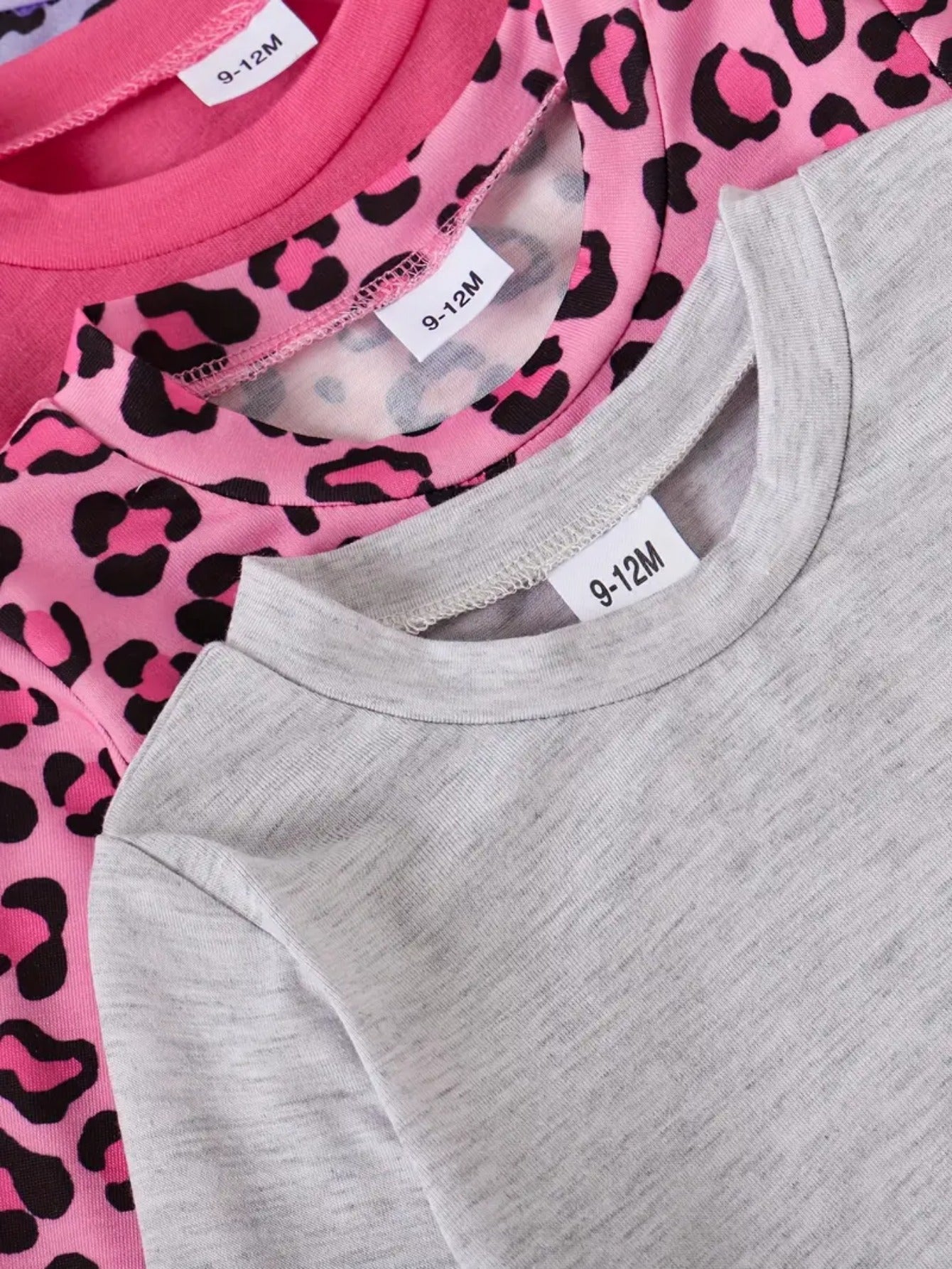 Girls' casual long-sleeved shirt and pants set, one sets randomly included, 2pcs included. adorable and sweet heart-shaped letter printing, suitable for spring, autumn, daytime or outdoor sportswear, highly suitable for outdo