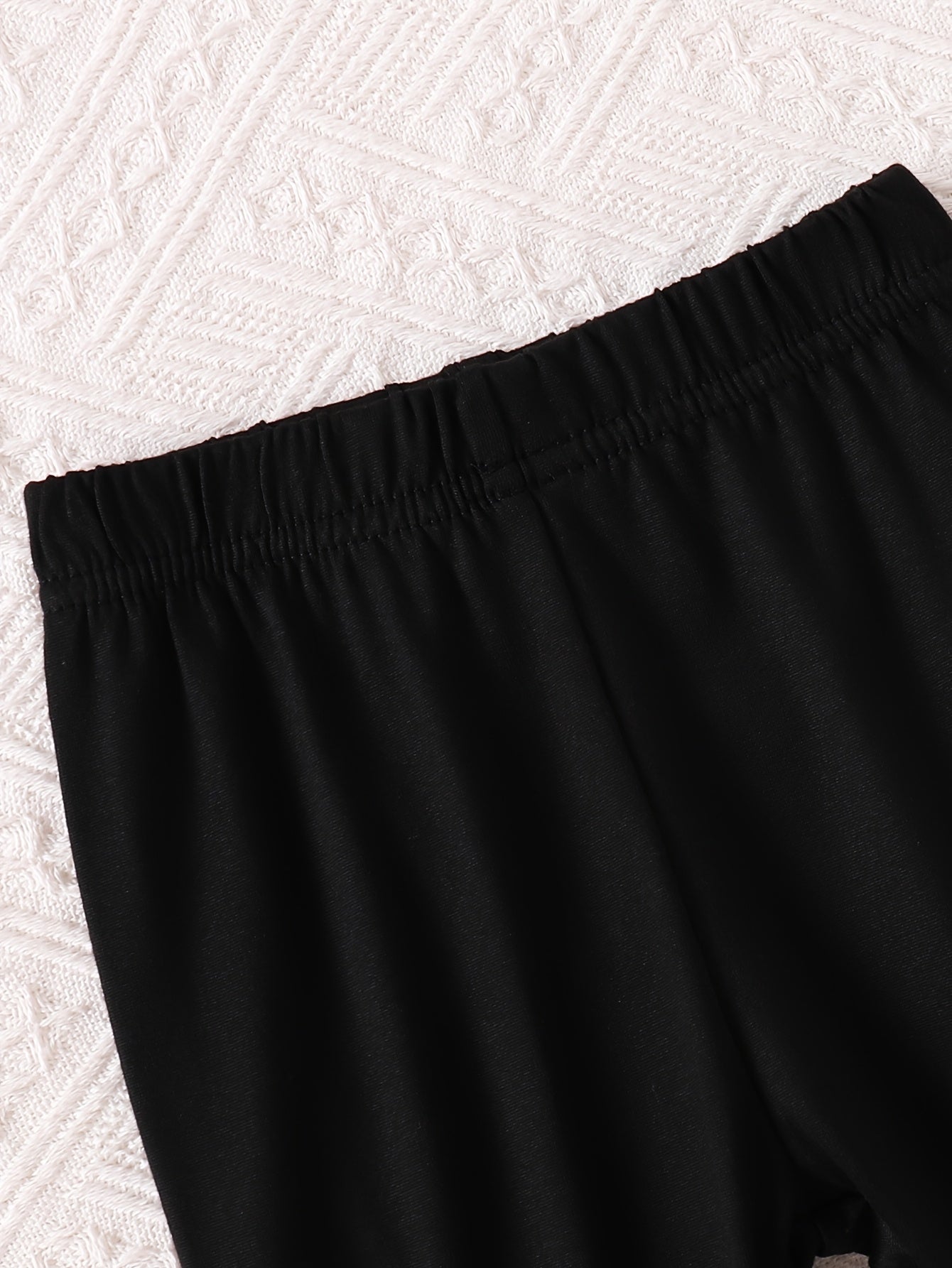 Randomly Send 2pcs of Baby Girl Clothing: a Long-Sleeve T-Shirt with a Heart Print And Randomly Cut Heart Print Pants for an Outdoor Set, for Outdoor