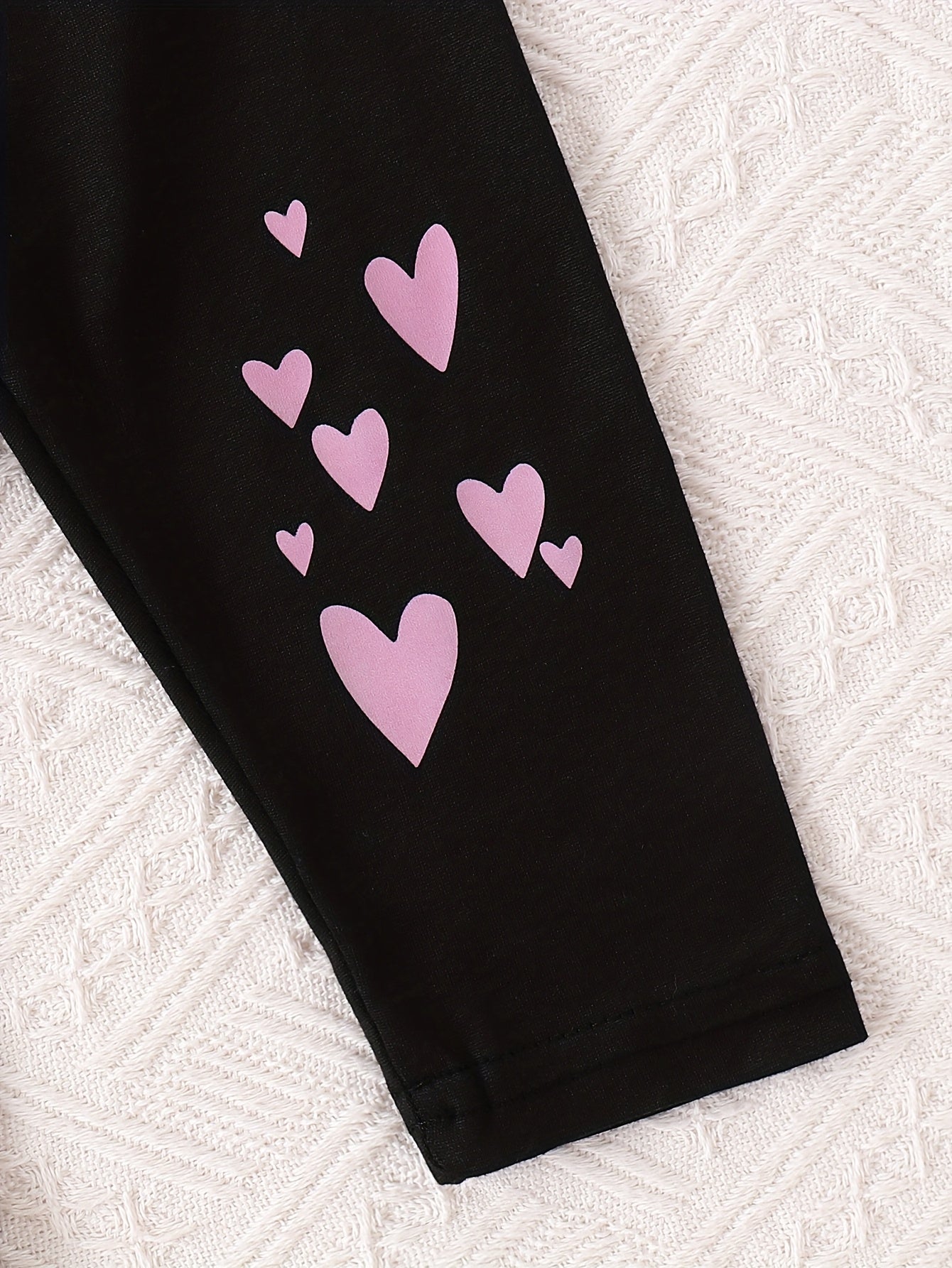 Randomly Send 2pcs of Baby Girl Clothing: a Long-Sleeve T-Shirt with a Heart Print And Randomly Cut Heart Print Pants for an Outdoor Set, for Outdoor